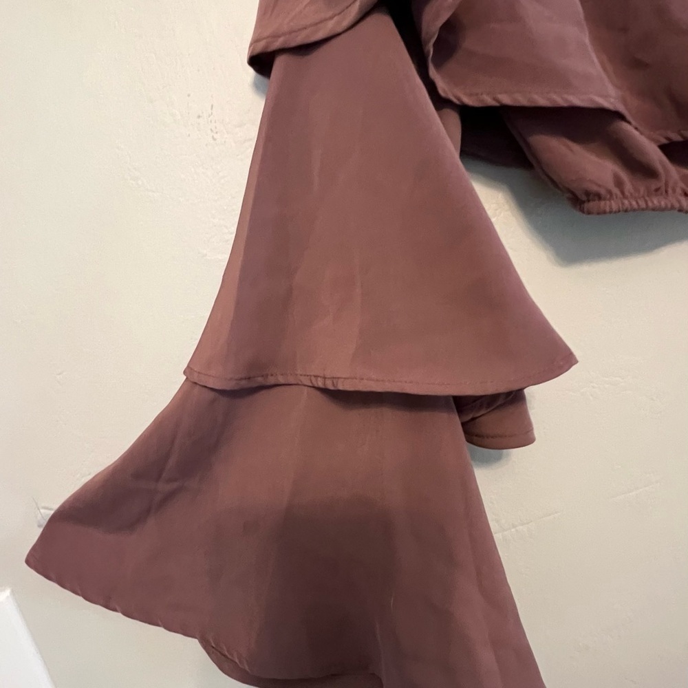 Tobi‎ Mauve Brown Off Shoulder Ruffle Tiered Bell Sleeve Crop Top Small - Picture 3 of 13